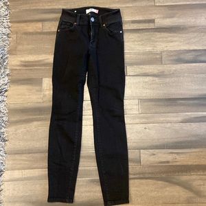 Cabi size 2 black cinch skinny jeans